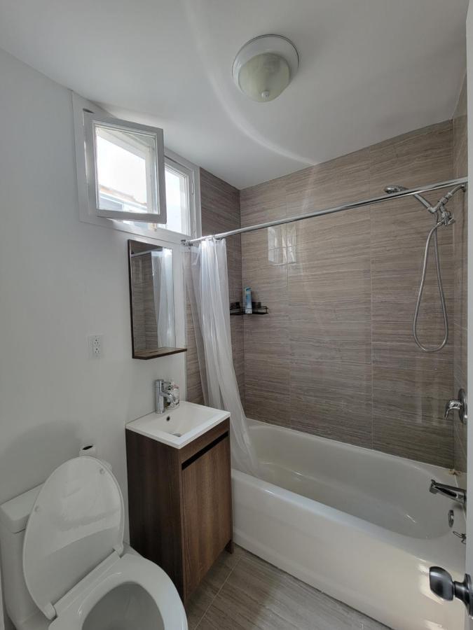 Small Condo In Montreal -Fast Wifi Экстерьер фото