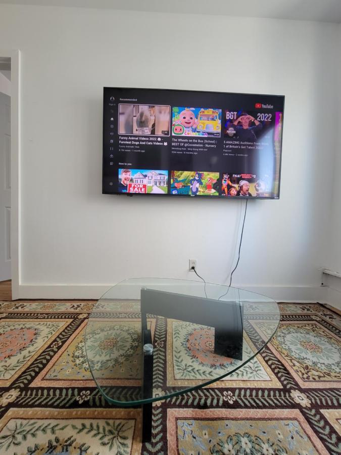 Small Condo In Montreal -Fast Wifi Экстерьер фото