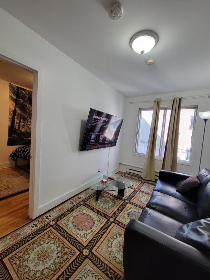 Small Condo In Montreal -Fast Wifi Экстерьер фото